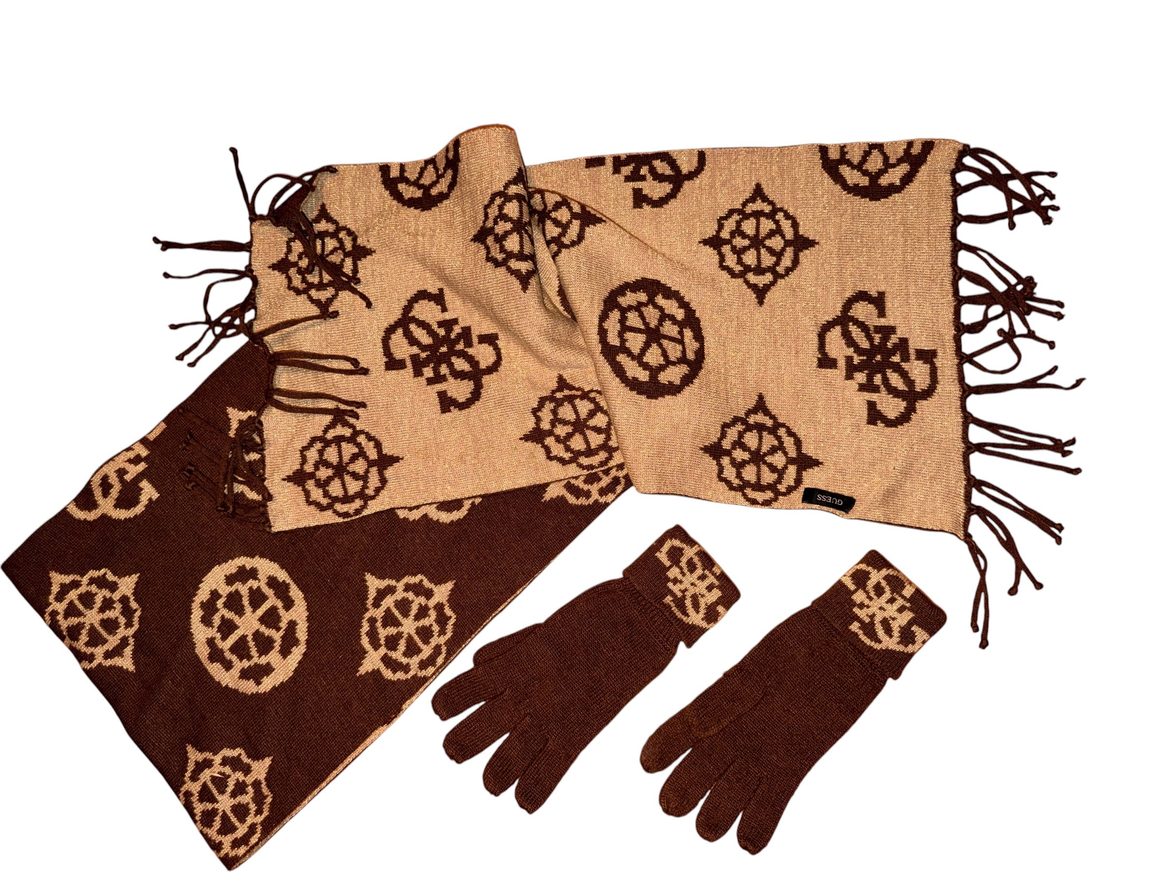 A 3 - Guess Schal und Handschuhe